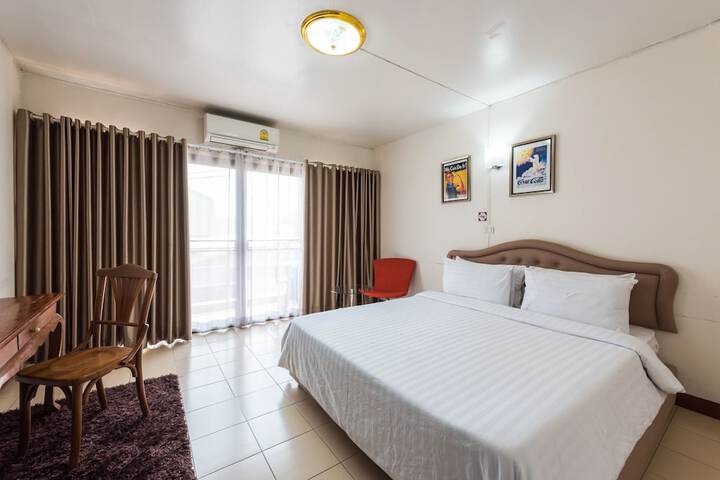 Room 4 of 61