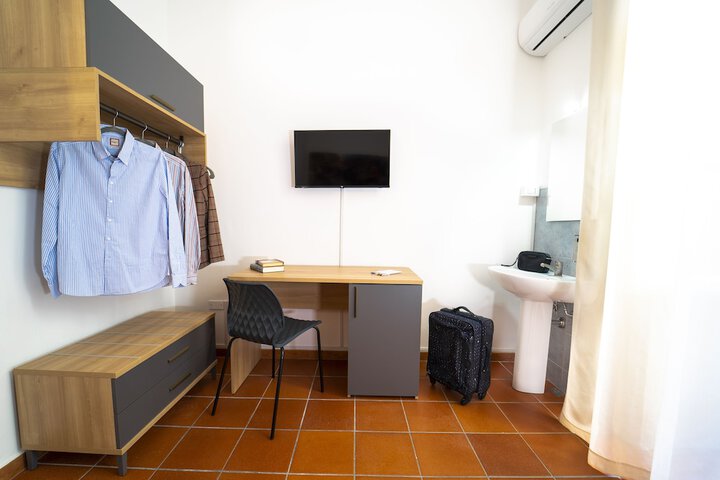 Room 19 of 107