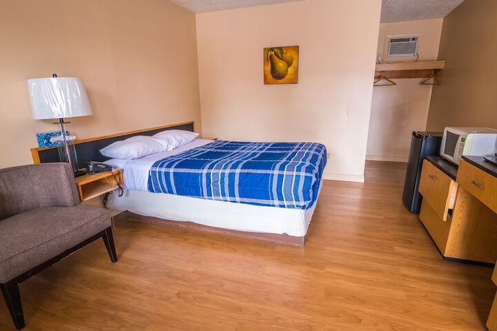 Room 7 of 32