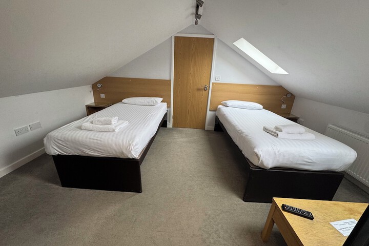 Room 33 of 65