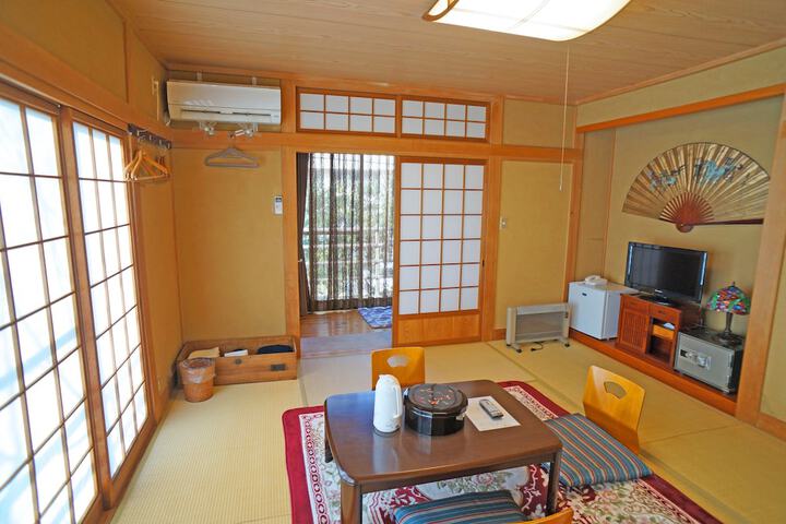 Room 10 of 42