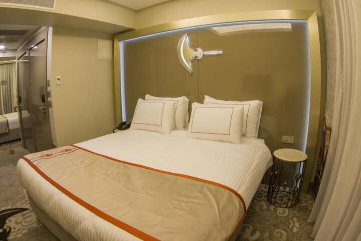 Room 19 of 40