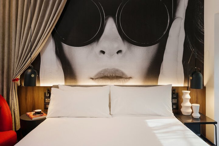 Room 10 of 74