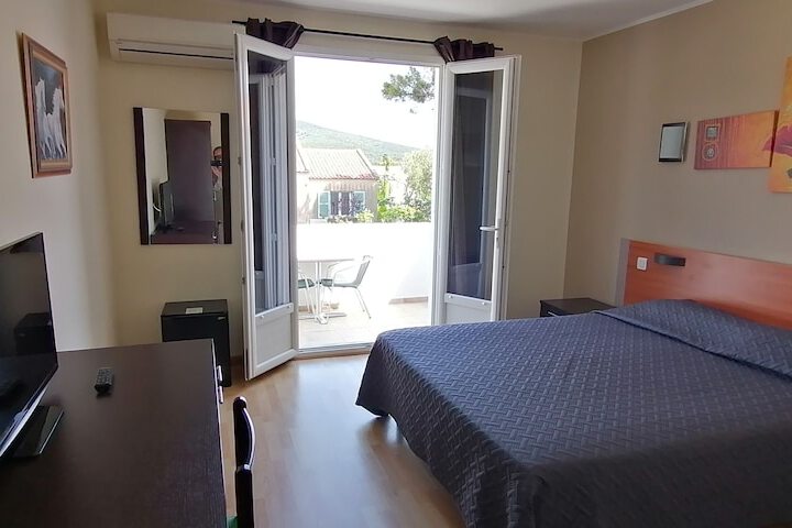Room 4 of 50