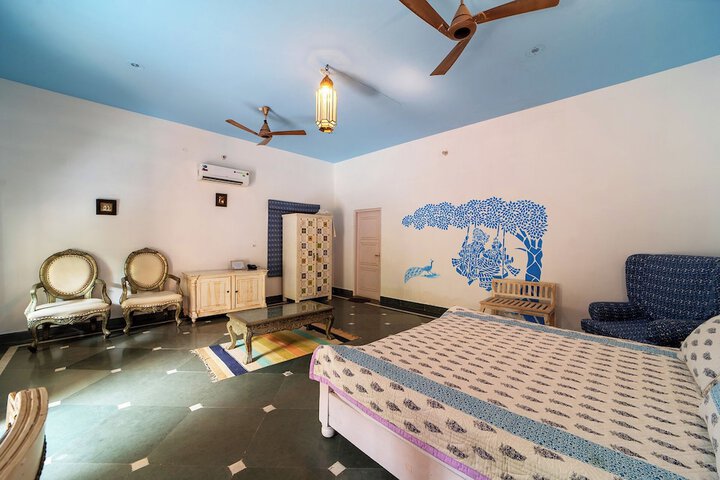 Room 30 of 151