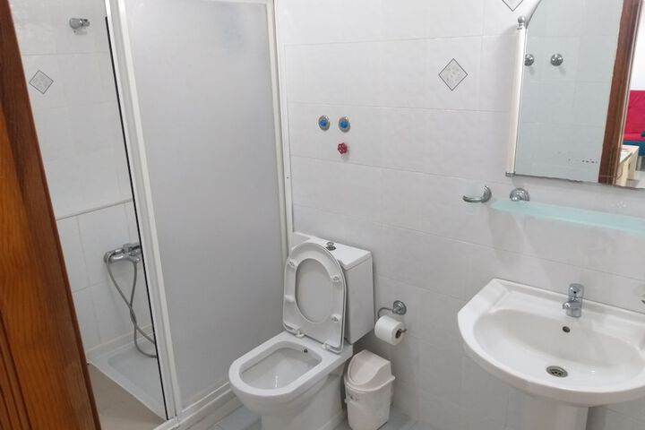 Room 10 of 14