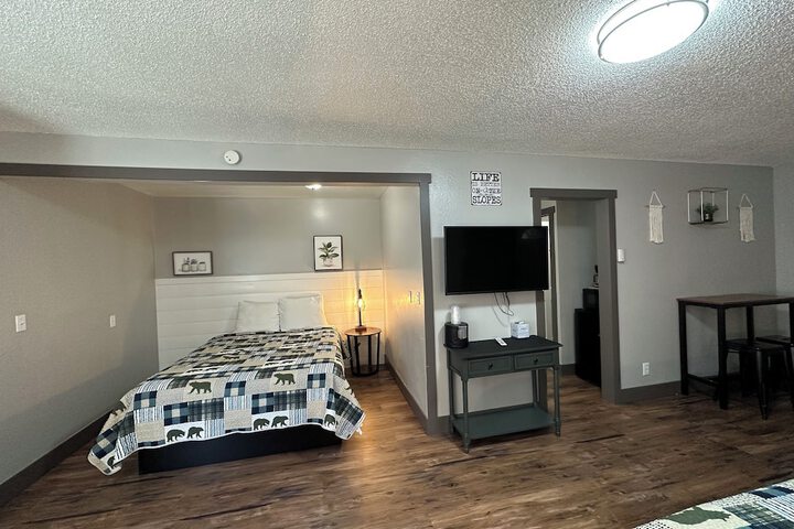 Standard Single King Bed (11 of 30)