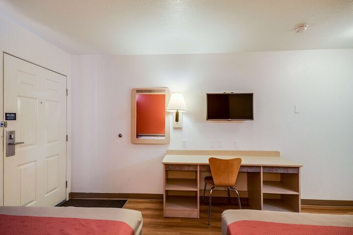 Room 12 of 24
