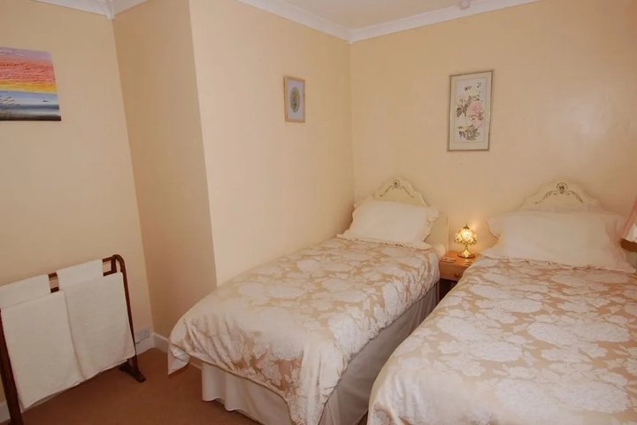 Room 2 of 8