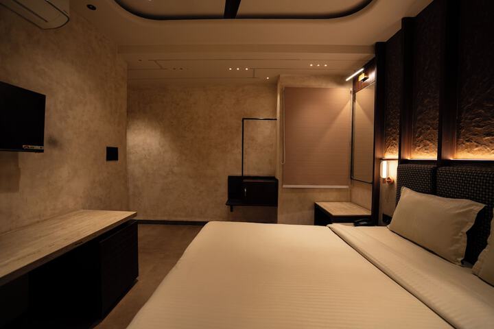 Room 22 of 48