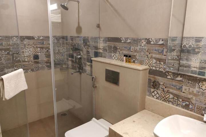 Room 7 of 10