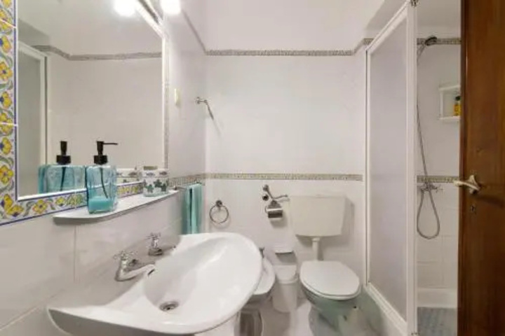 Room 9 of 19