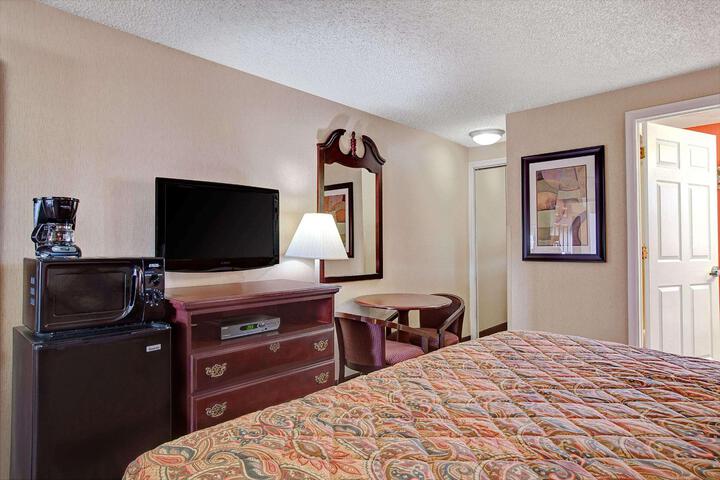 1 King Bed (7 of 9)