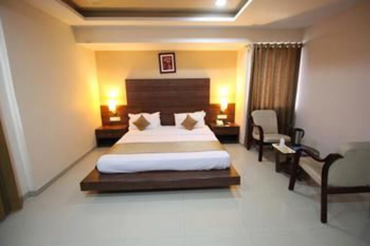 Room 12 of 28
