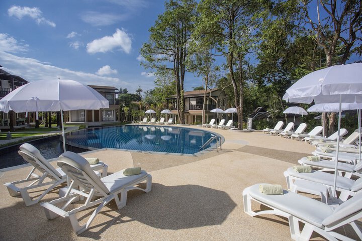 Hotel with Pool