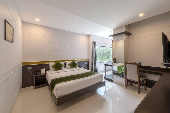 Room 13 of 33