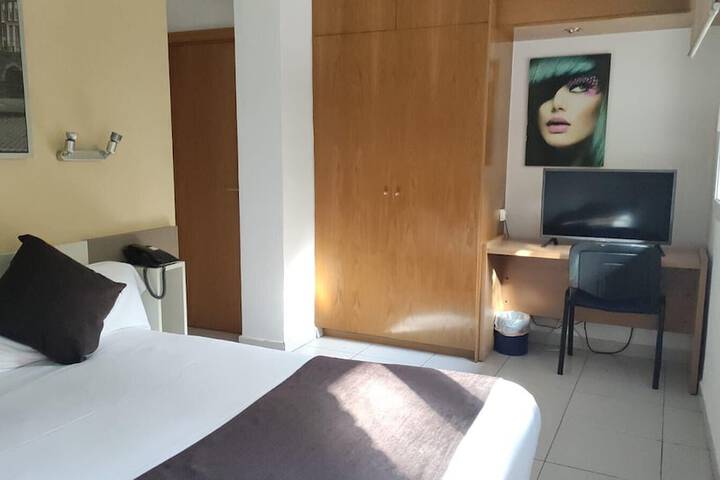 Room 11 of 80