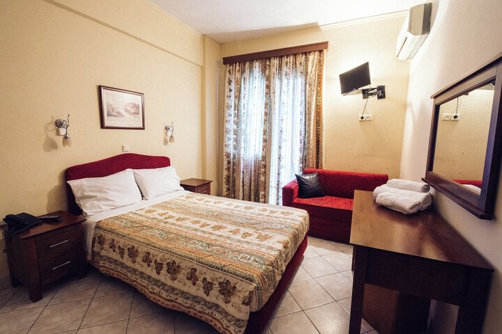 Room 10 of 52
