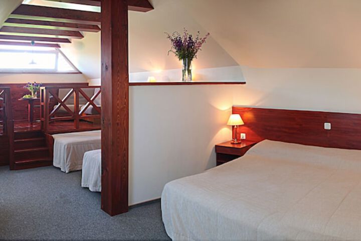 Room 7 of 48