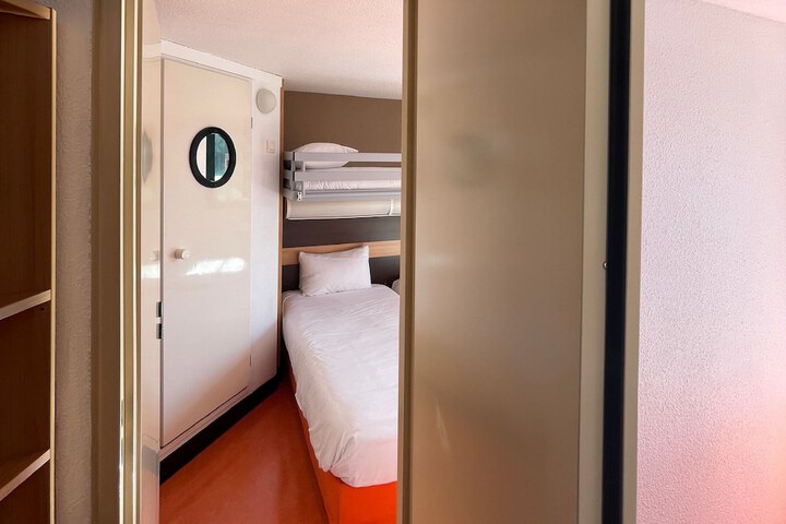 Room 3 of 69