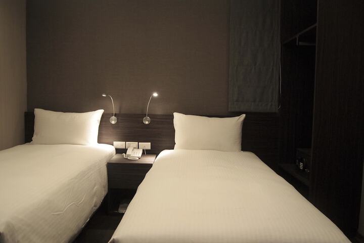 Room 12 of 68