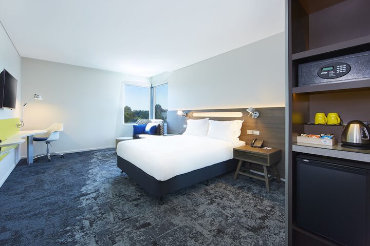 Room 12 of 94