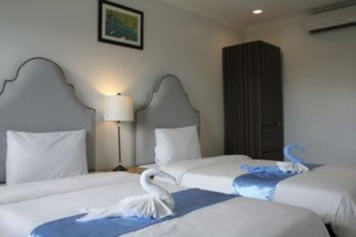 Room 10 of 26
