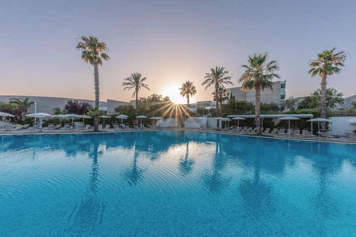 Pool 53 of 105
