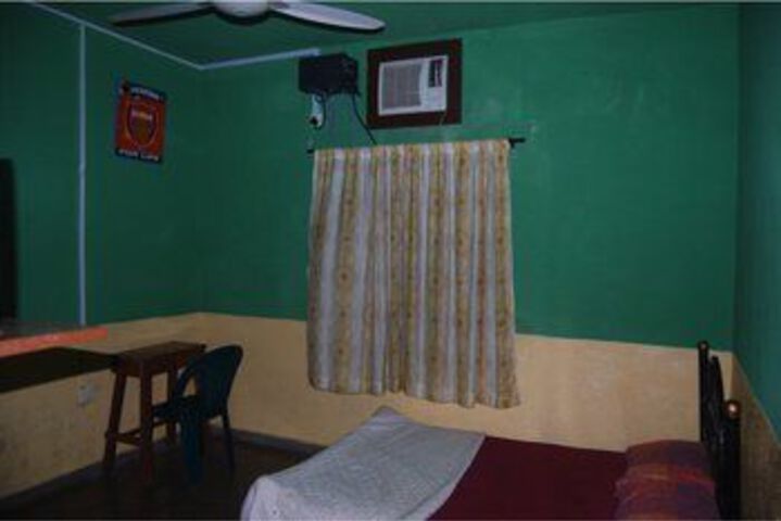 Room 5 of 8