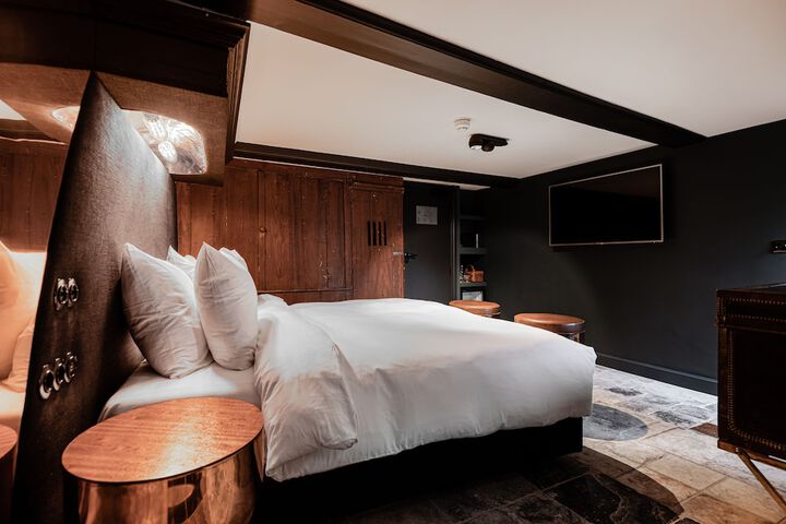 Room 43 of 103