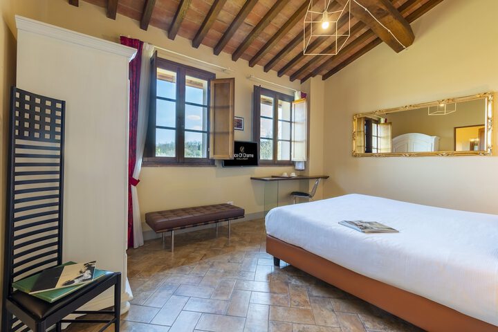 Room 8 of 93