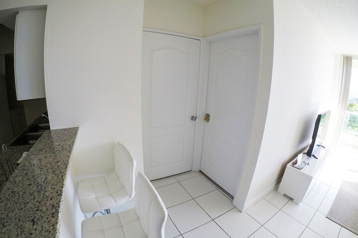 Room 11 of 30