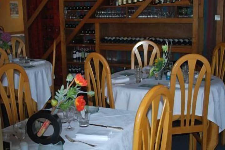 Dining 17 of 29