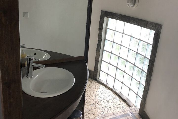 Room 10 of 26