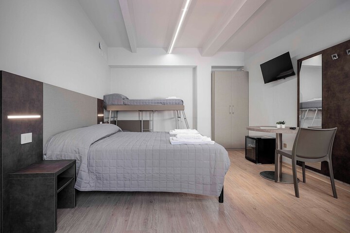 Room 10 of 12