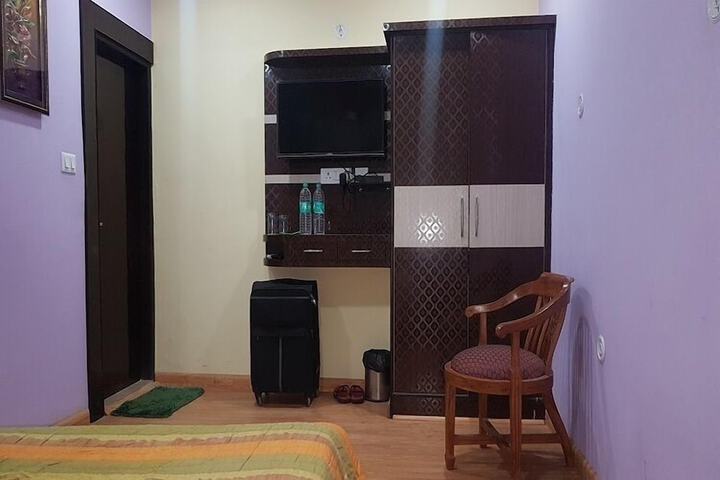 Room 16 of 77