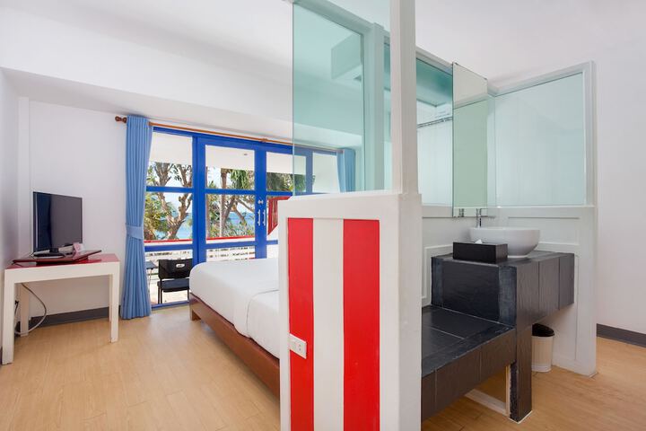 Room 9 of 34