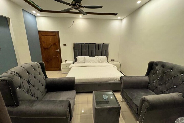 Room 14 of 32