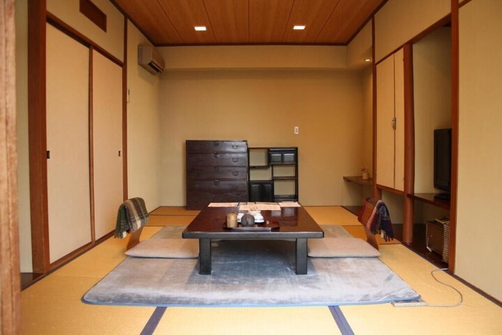 Room 10 of 84