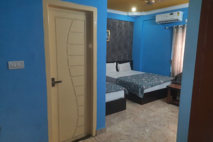 Room 4 of 30