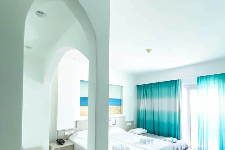 Room 6 of 45