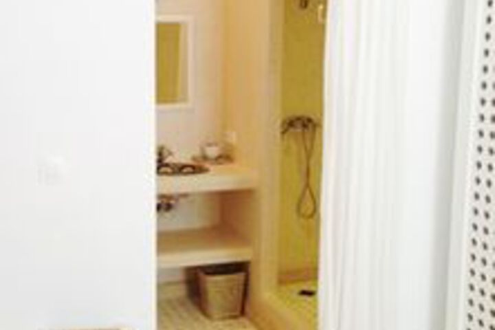 Room 4 of 40