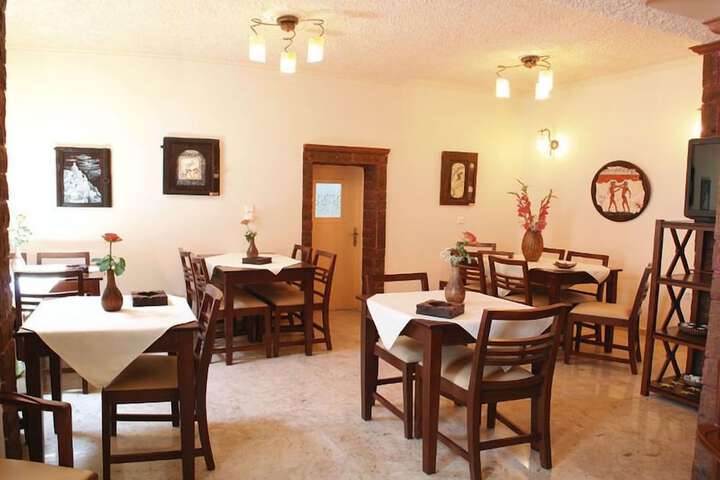 Dining 52 of 60