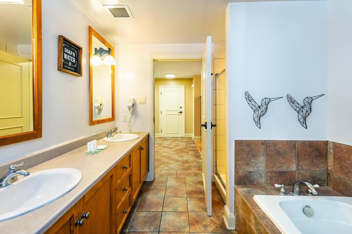 Room 34 of 123