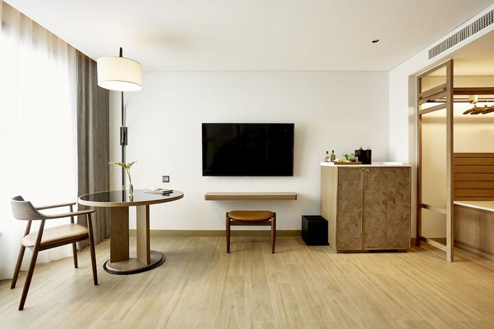 Room 34 of 110