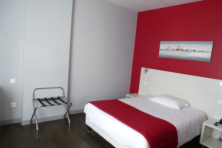 Room 7 of 18