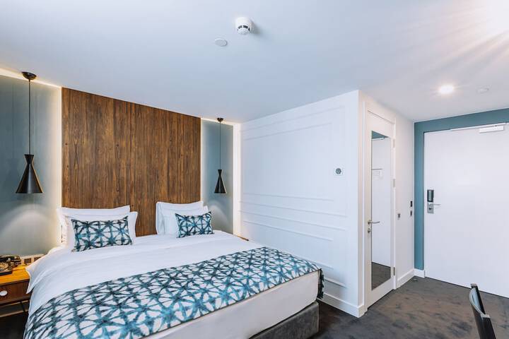 Room 10 of 98
