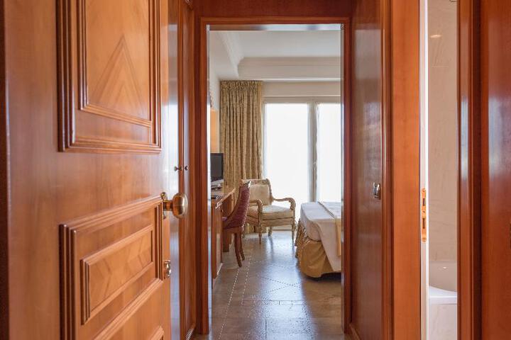 Room 7 of 7