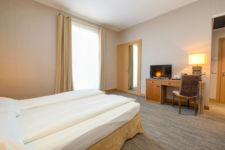 Room 32 of 164