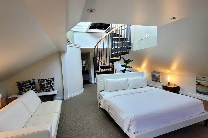 Room 12 of 91